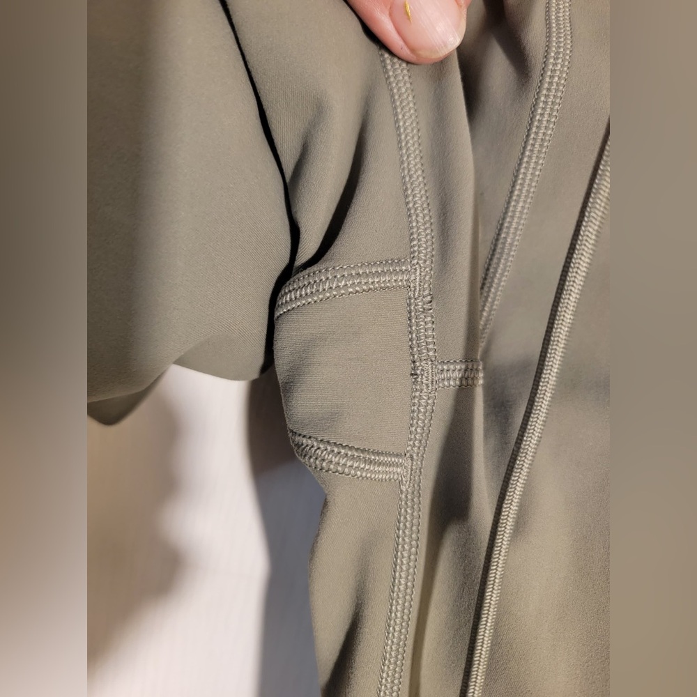 Vuori•Elevate Daily Legging•SOLD OUT•Form High Rise Pant•Pistachio•LIKE NEW• Med - Picture 11 of 15